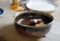 Preview: Keramik Schälchen für Oliven, Nüsse oder Pralinen handgetöpfert - braun schimmernd mit weißen Effekten